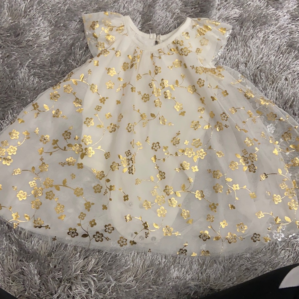 Baby’s first birthday dress. With bow. White and gold. Tulle